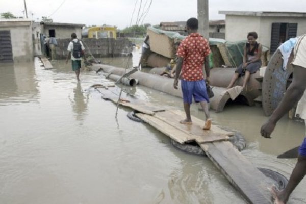 Peste 120.000 de sinistraţi, în Nigeria